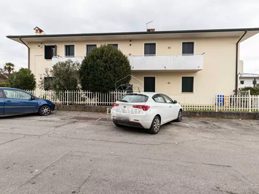 Immagine 3 di Palazzo in vendita  in Via Asolana a Fonte