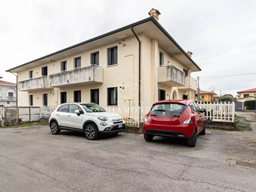 Immagine 9 di Palazzo in vendita  in Via Asolana a Fonte