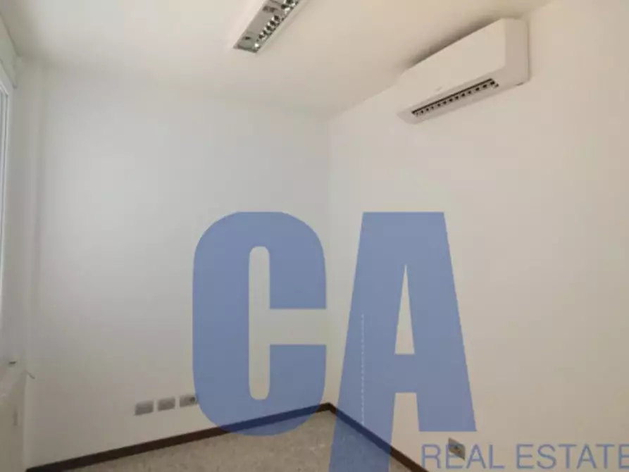 Immagine 2 di Ufficio in affitto  in VIA POPULONIA a Milano
