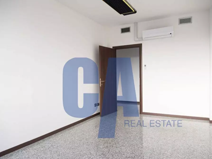 Immagine 11 di Ufficio in affitto  in VIA POPULONIA a Milano