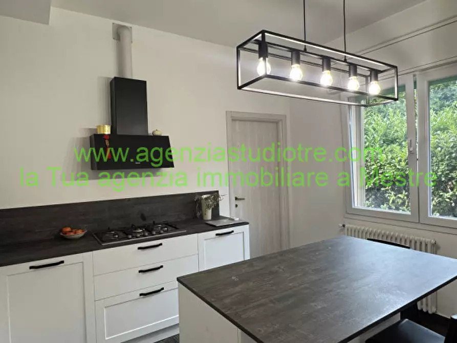 Immagine 1 di Casa indipendente in vendita  in Via Porto di Cavergnago 12 a Venezia