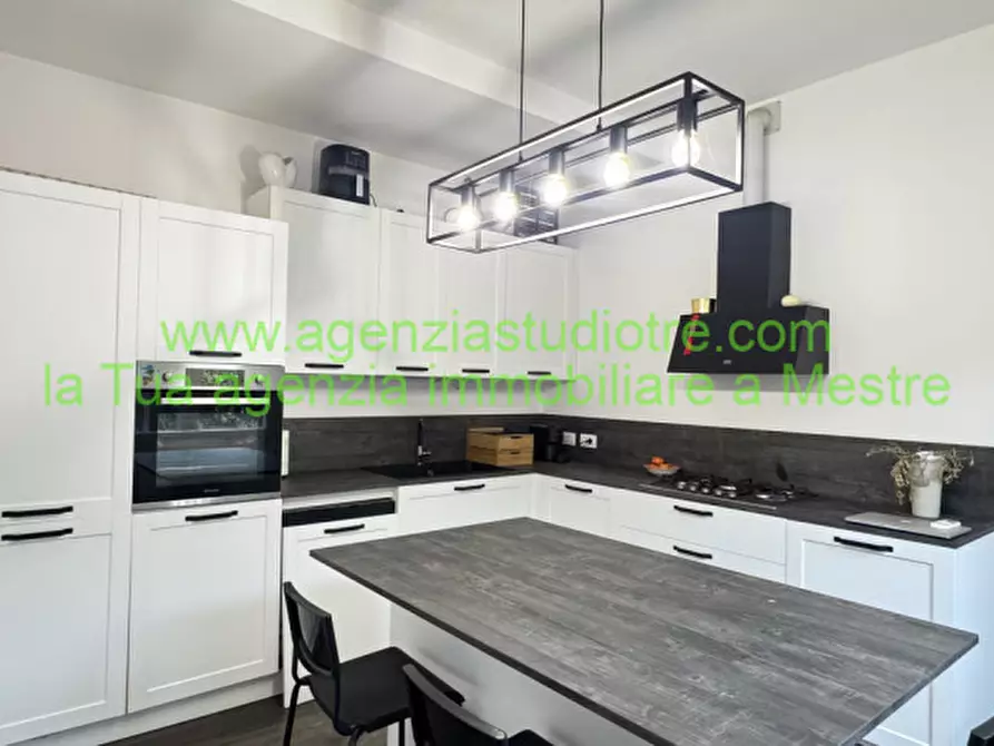 Immagine 3 di Casa indipendente in vendita  in Via Porto di Cavergnago 12 a Venezia