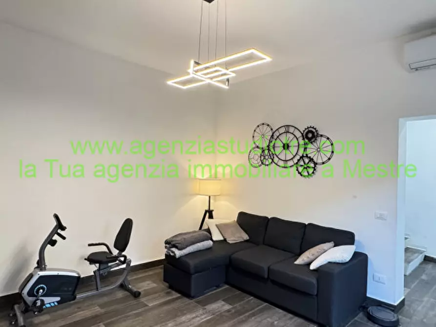 Immagine 5 di Casa indipendente in vendita  in Via Porto di Cavergnago 12 a Venezia