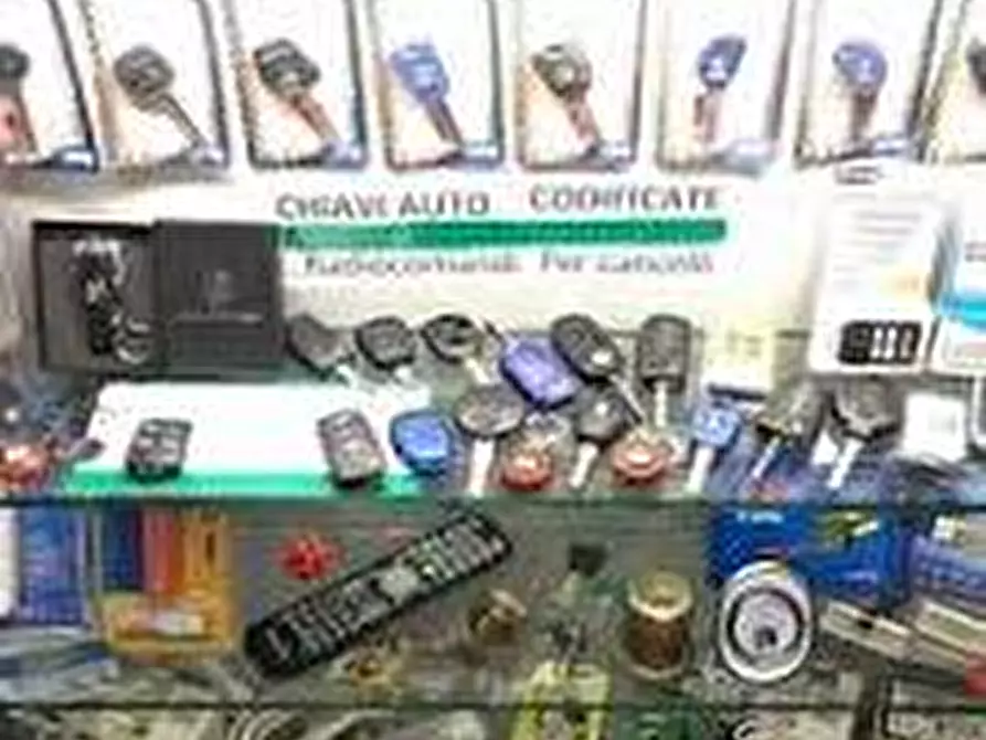 Immagine 5 di Attività commerciale in vendita  a Padova