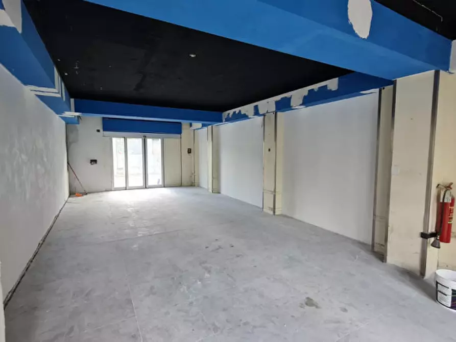 Immagine 3 di Attività commerciale in affitto  in Via Francesco Petrarca a Buccinasco