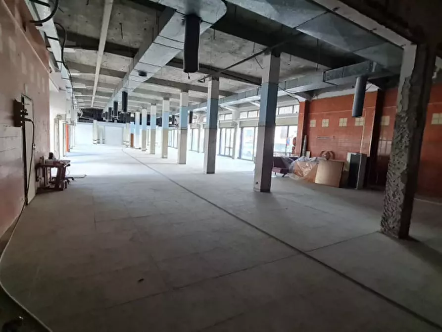 Immagine 4 di Attività commerciale in affitto  in Via Francesco Petrarca a Buccinasco