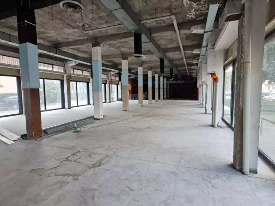 Immagine 5 di Attività commerciale in affitto  in Via Francesco Petrarca a Buccinasco