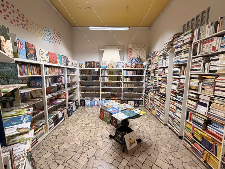 Immagine 5 di Negozio in vendita  in Abano Terme a Abano Terme