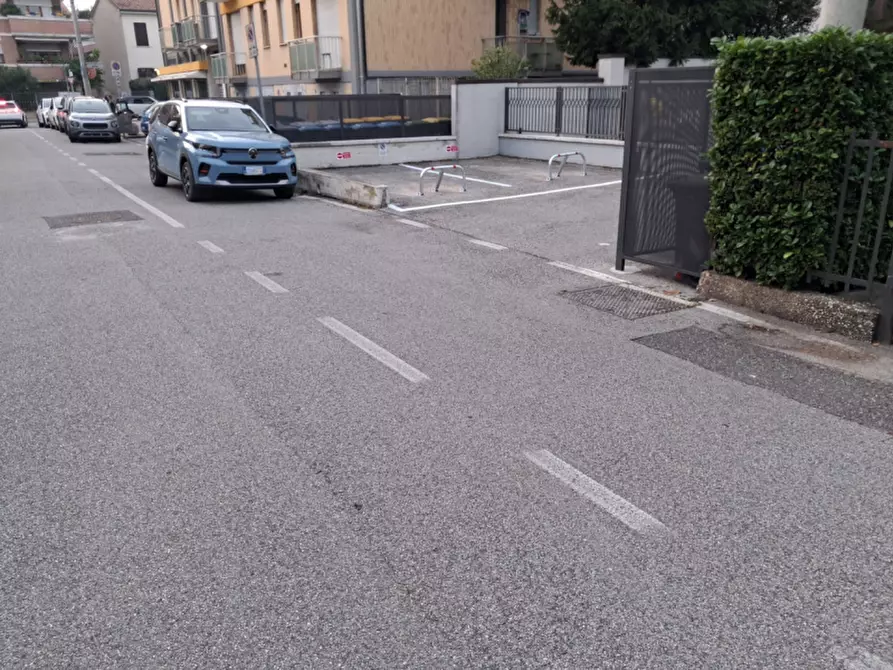 Immagine 4 di Posto auto in affitto  a Padova