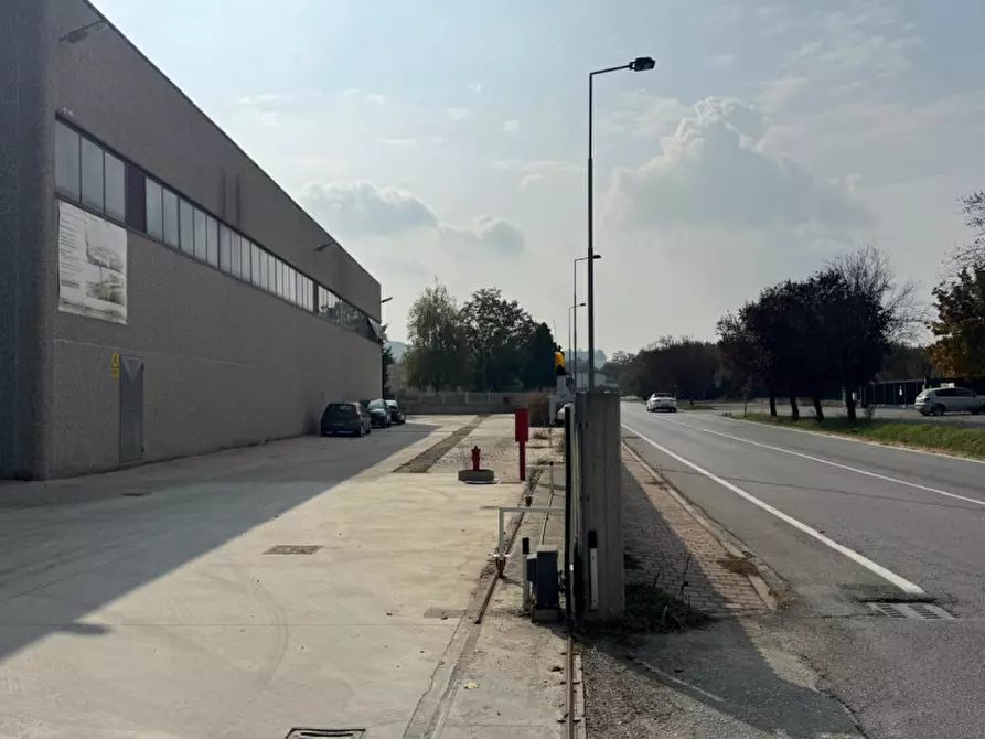 Immagine 2 di Capannone industriale in affitto  a Alba