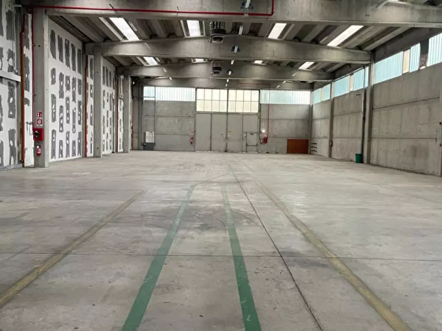Immagine 7 di Capannone industriale in affitto  a Alba