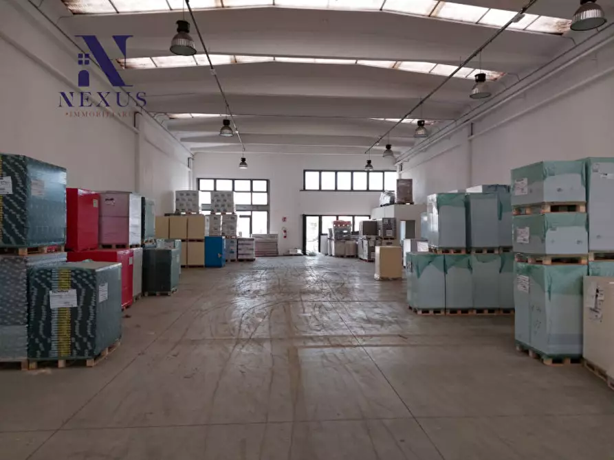 Immagine 1 di Capannone industriale in affitto  in Via Fragheto a Fano