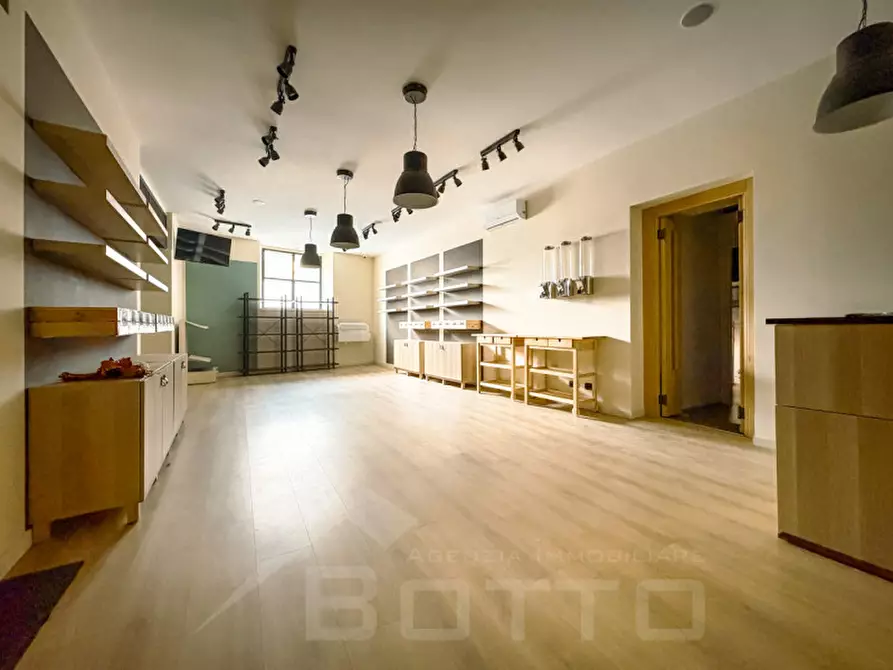 Immagine 3 di Negozio in vendita  in VIA ROMA 6 a Grignasco