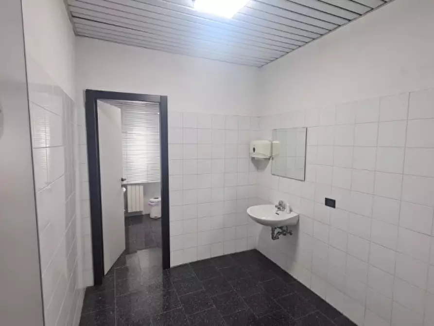 Immagine 7 di Ufficio in affitto  in Via IV Novembre a Settimo Milanese