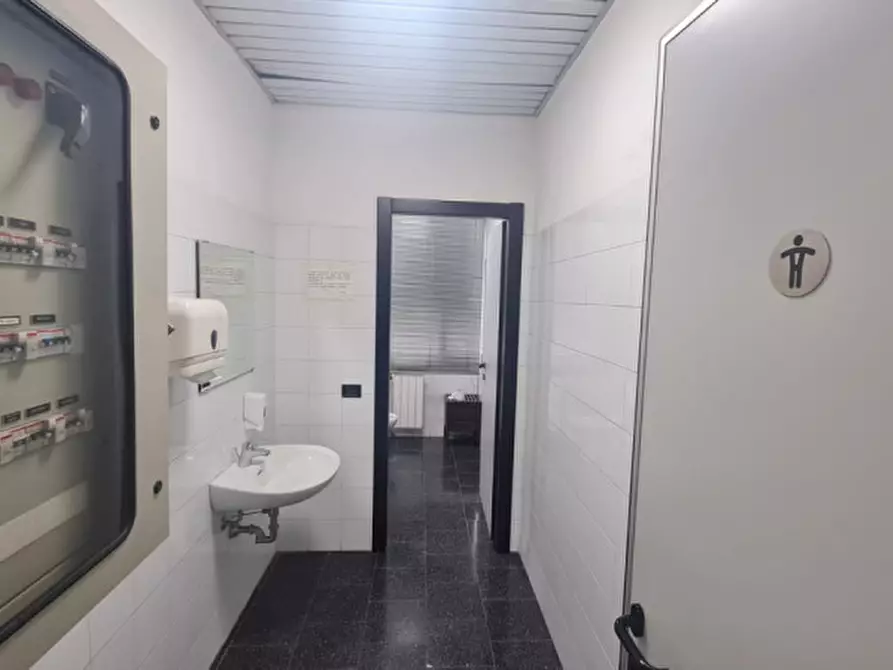 Immagine 8 di Ufficio in affitto  in Via IV Novembre a Settimo Milanese