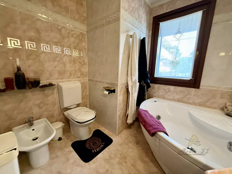 Immagine 23 di Villetta a schiera in vendita  in Via Asti, 23 a Lignano Sabbiadoro