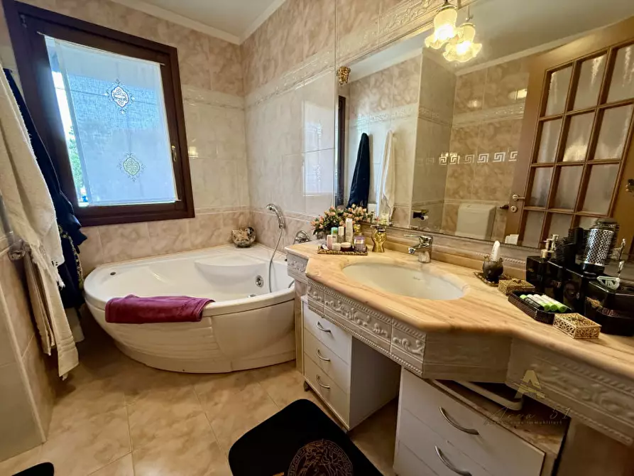 Immagine 24 di Villetta a schiera in vendita  in Via Asti, 23 a Lignano Sabbiadoro