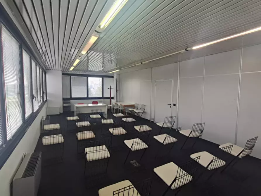 Immagine 4 di Ufficio in affitto  in Via IV Novembre a Settimo Milanese