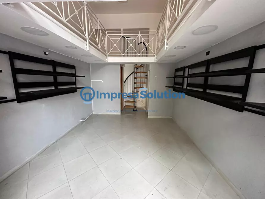 Immagine 6 di Negozio in vendita  in Corso Giuseppe Garibaldi a Napoli