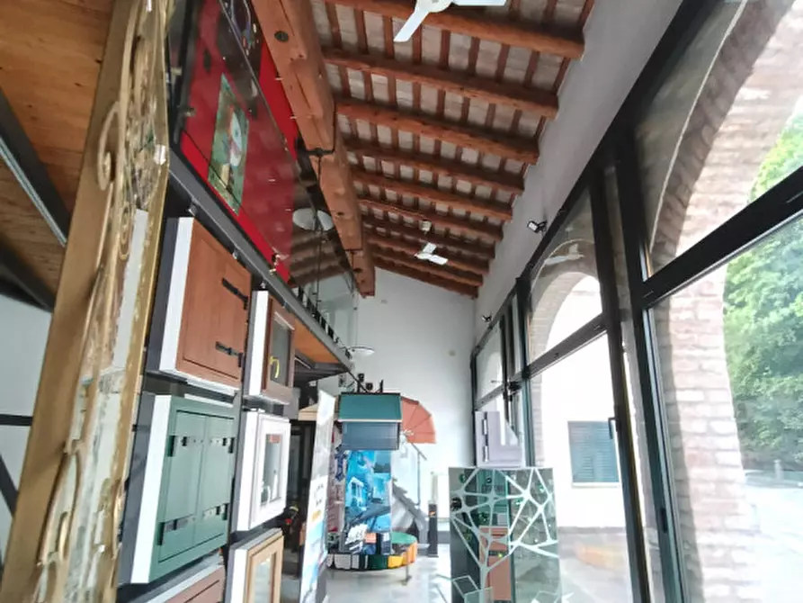 Immagine 2 di Negozio in vendita  a Mira