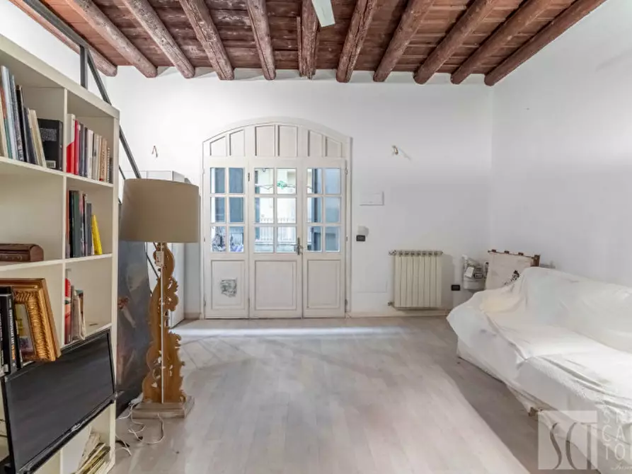 Immagine 2 di Loft/Open space in vendita  in Alzaia Naviglio Grande, 46 a Milano