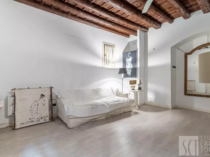 Immagine 3 di Loft/Open space in vendita  in Alzaia Naviglio Grande, 46 a Milano