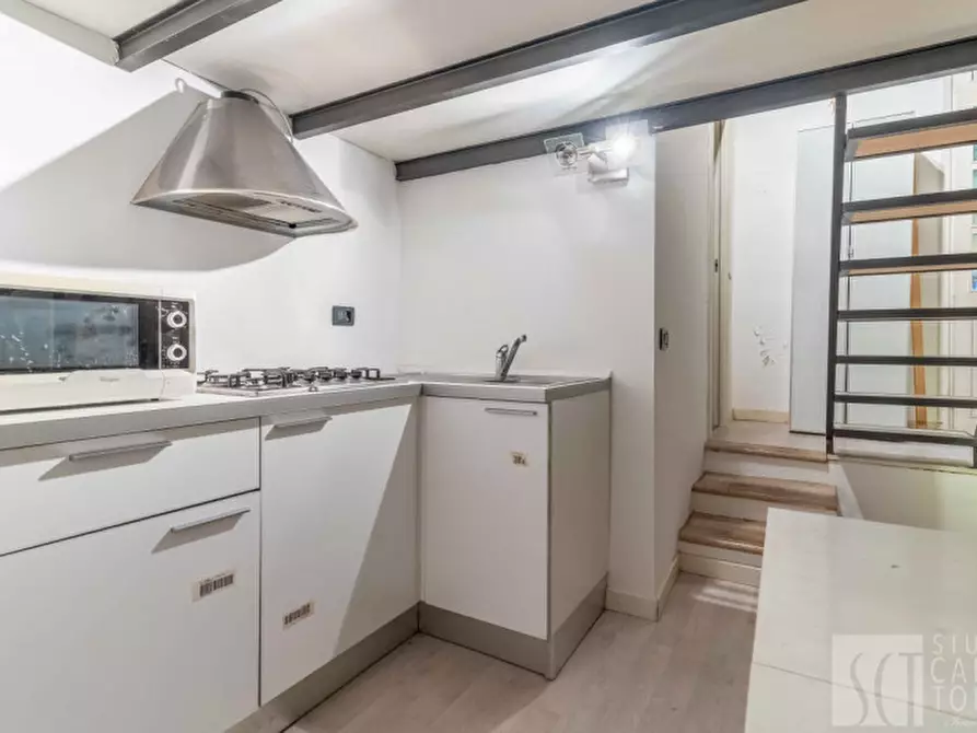 Immagine 12 di Loft/Open space in vendita  in Alzaia Naviglio Grande, 46 a Milano