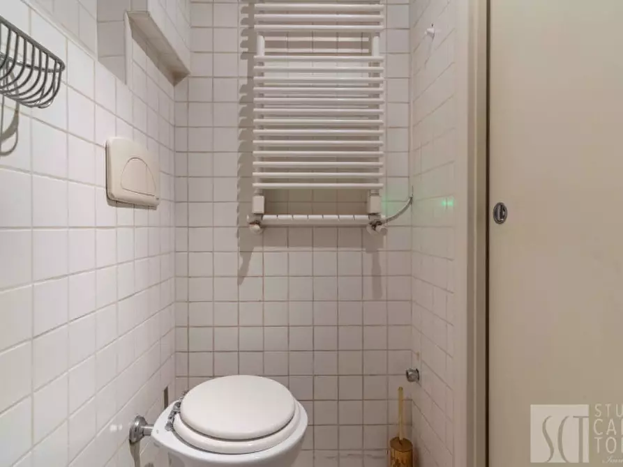 Immagine 18 di Loft/Open space in vendita  in Alzaia Naviglio Grande, 46 a Milano