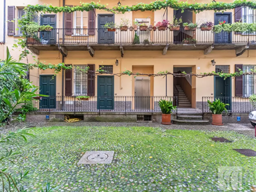 Immagine 19 di Loft/Open space in vendita  in Alzaia Naviglio Grande, 46 a Milano