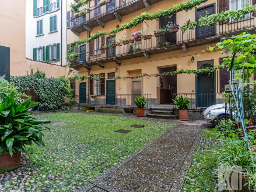 Immagine 20 di Loft/Open space in vendita  in Alzaia Naviglio Grande, 46 a Milano