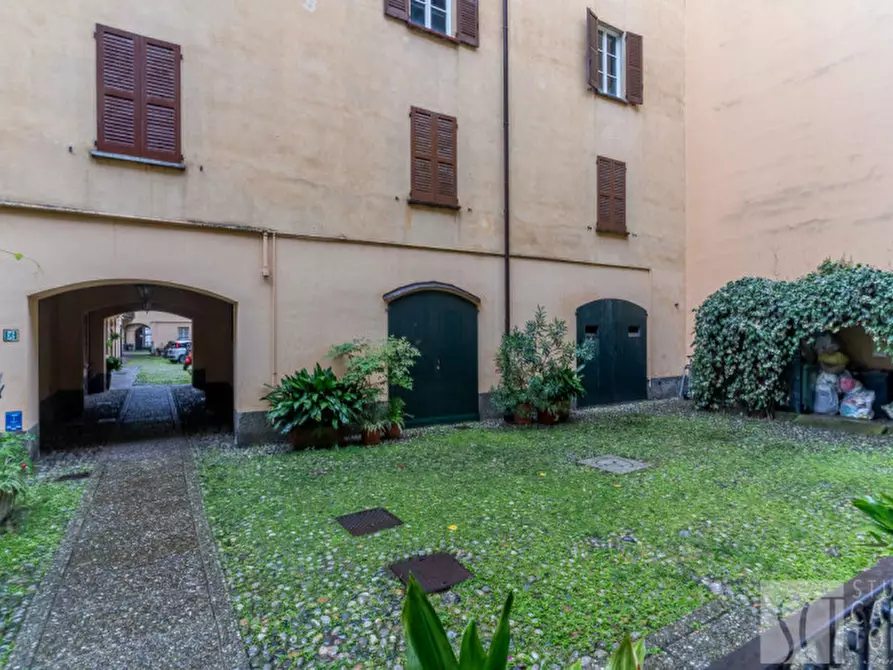 Immagine 21 di Loft/Open space in vendita  in Alzaia Naviglio Grande, 46 a Milano