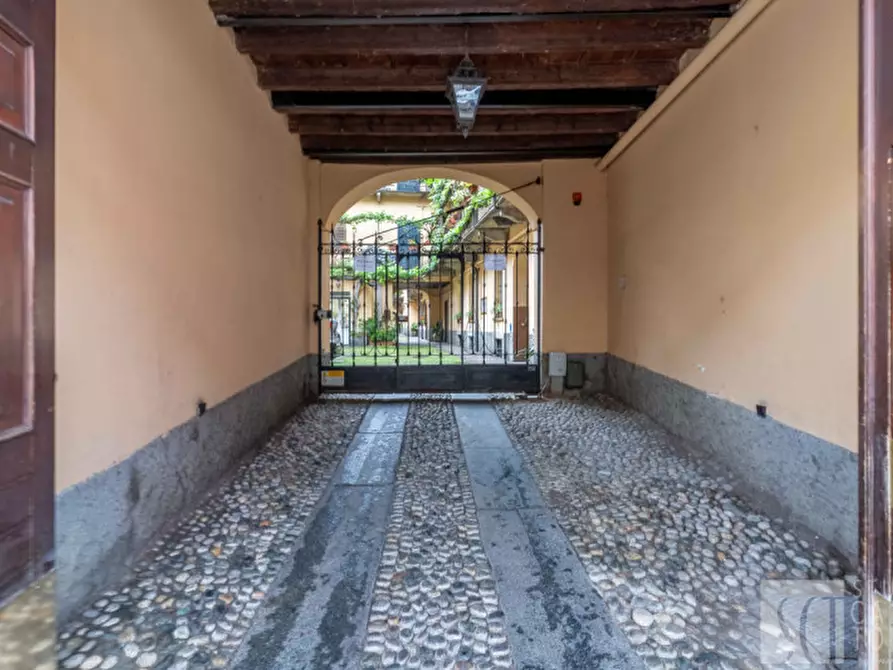 Immagine 24 di Loft/Open space in vendita  in Alzaia Naviglio Grande, 46 a Milano