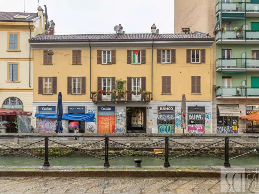 Immagine 25 di Loft/Open space in vendita  in Alzaia Naviglio Grande, 46 a Milano
