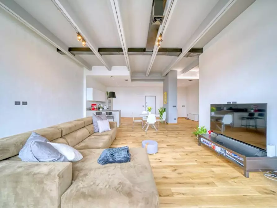 Immagine 9 di Loft/Open space in vendita  in Corso Svizzera n. 185 a Torino