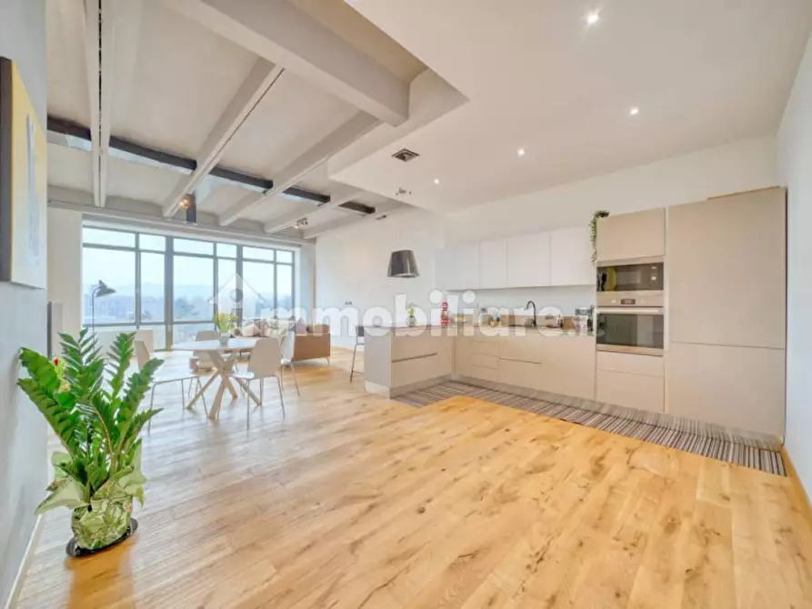 Immagine 10 di Loft/Open space in vendita  in Corso Svizzera n. 185 a Torino