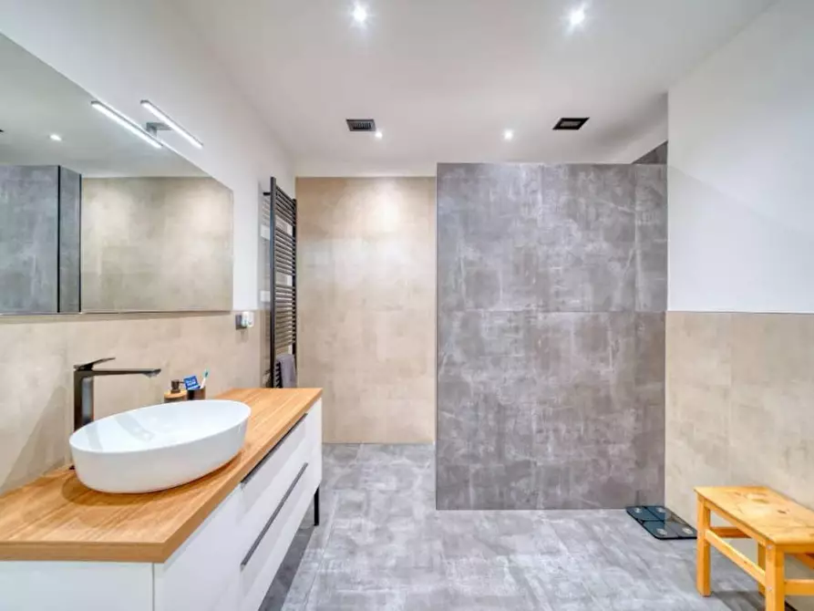 Immagine 17 di Loft/Open space in vendita  in Corso Svizzera n. 185 a Torino