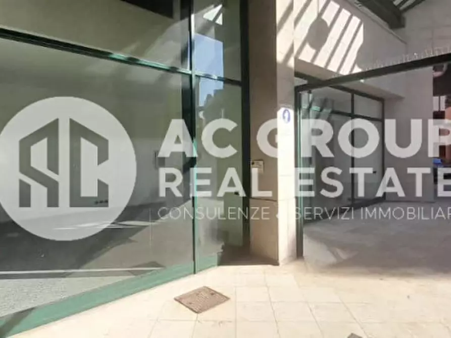 Immagine 2 di Negozio in vendita  in P.tta Schuster a Saronno