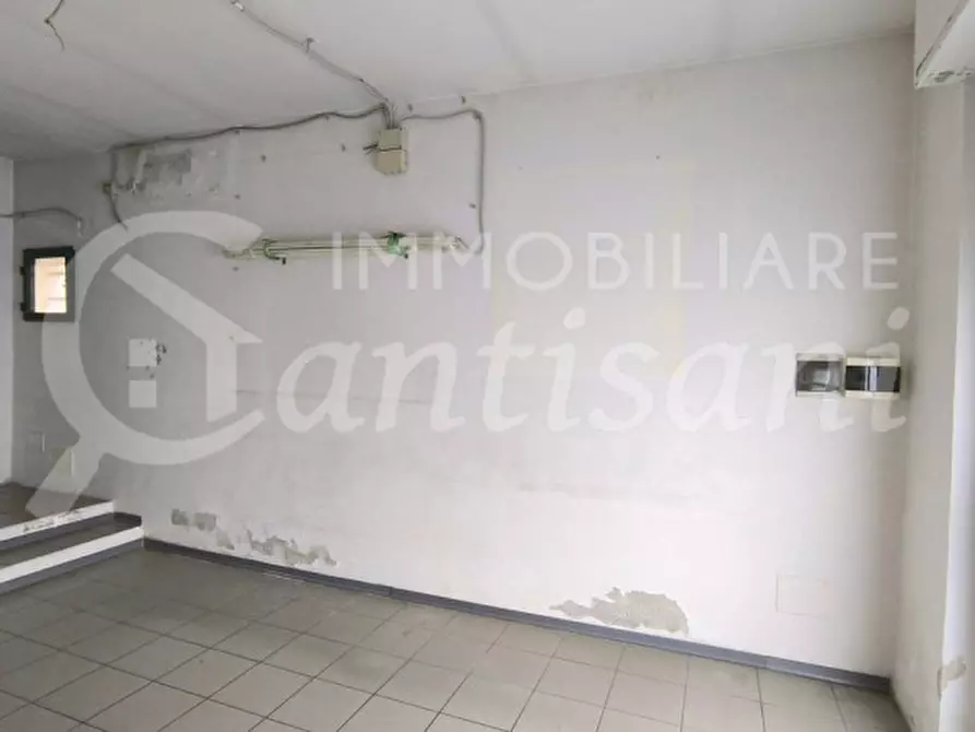 Immagine 10 di Laboratorio in vendita  in Via Circondaria a Firenze