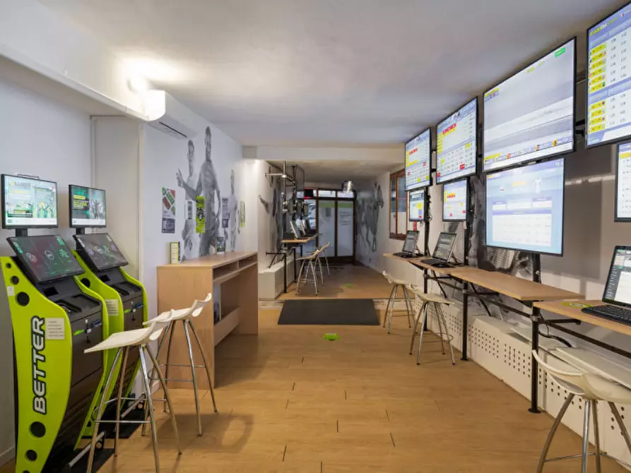 Immagine 3 di Attività commerciale in vendita  in Via Lodovico Barcella 1 a Chiari