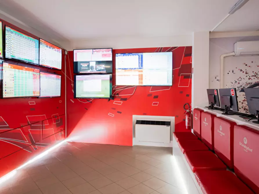 Immagine 3 di Attività commerciale in vendita  in Viale Cesare Battisti 3 a Chiari