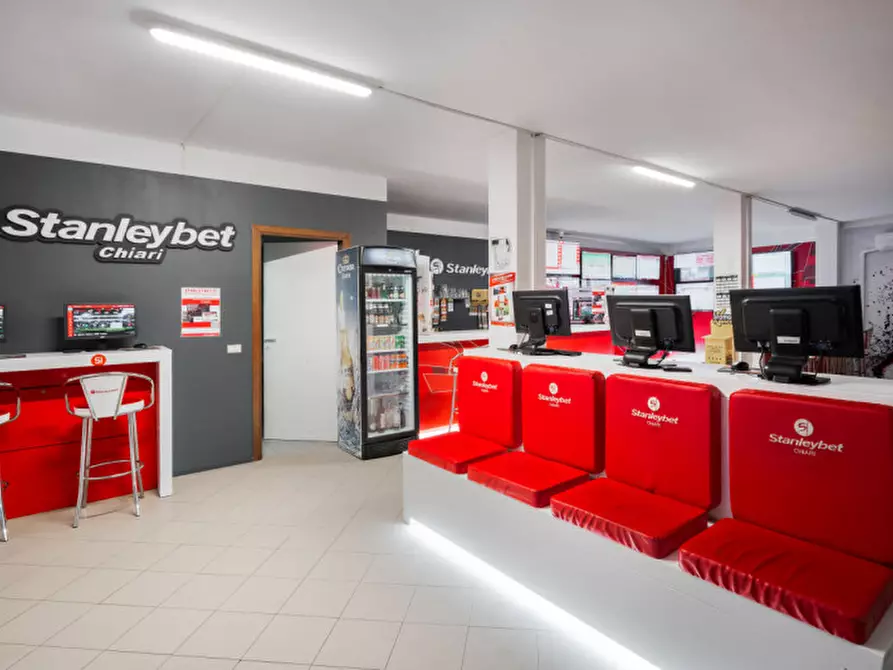 Immagine 4 di Attività commerciale in vendita  in Viale Cesare Battisti 3 a Chiari