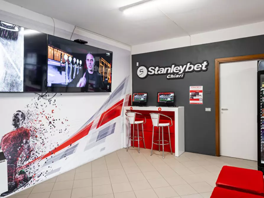 Immagine 5 di Attività commerciale in vendita  in Viale Cesare Battisti 3 a Chiari