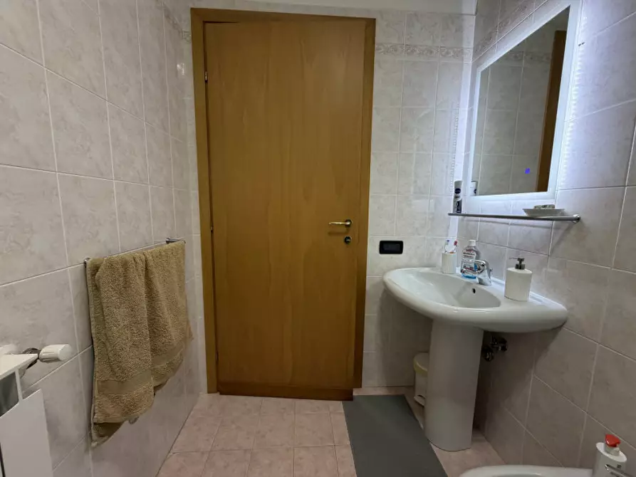 Immagine 16 di Appartamento in vendita  a Senigallia