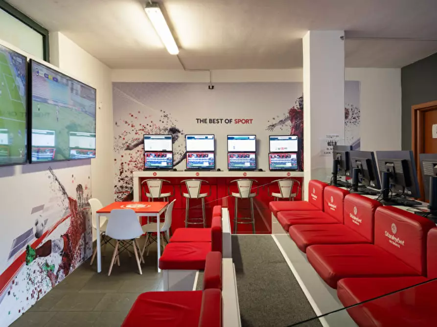 Immagine 2 di Attività commerciale in vendita  in via Raffaele Sanzio 34 a Orzinuovi