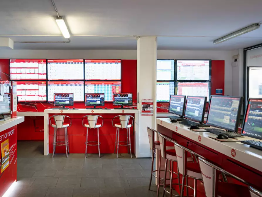 Immagine 4 di Attività commerciale in vendita  in via Raffaele Sanzio 34 a Orzinuovi