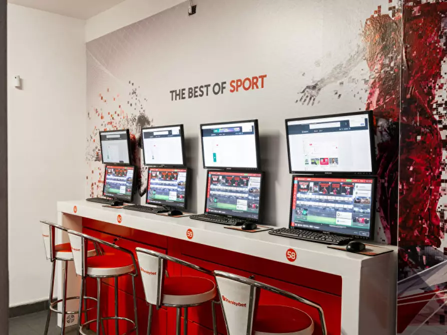 Immagine 6 di Attività commerciale in vendita  in via Raffaele Sanzio 34 a Orzinuovi