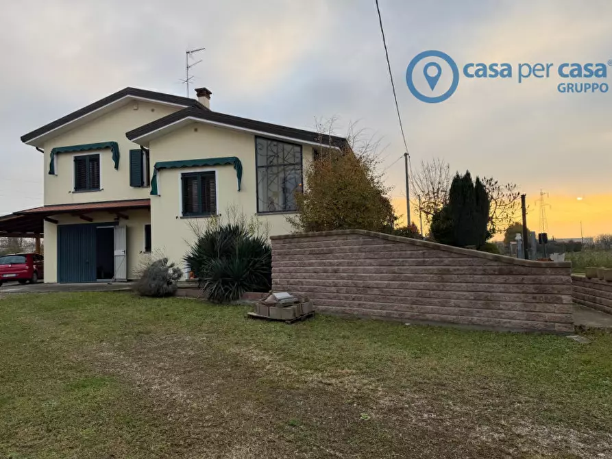 Immagine 3 di Villa in vendita  a Rovigo