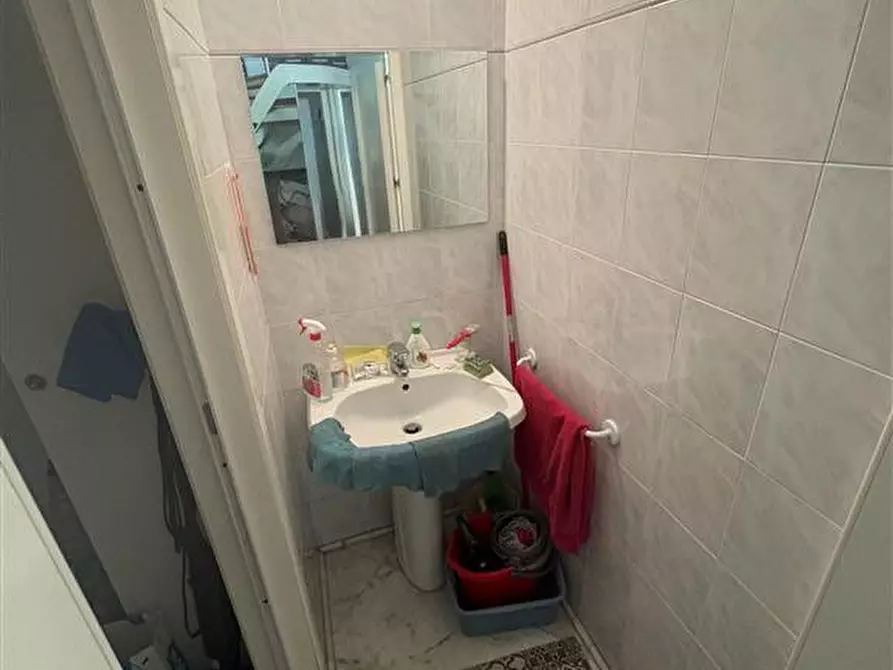 Immagine 7 di Negozio in affitto  in Centro a Terranuova Bracciolini