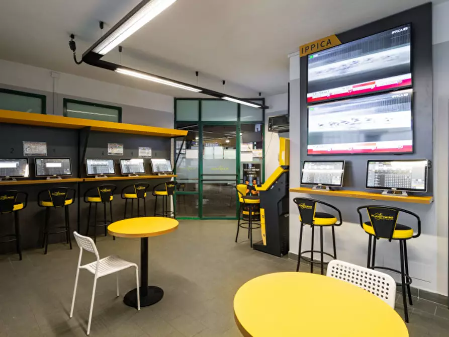 Immagine 2 di Attività commerciale in vendita  in Via Roma 8 a Castrezzato