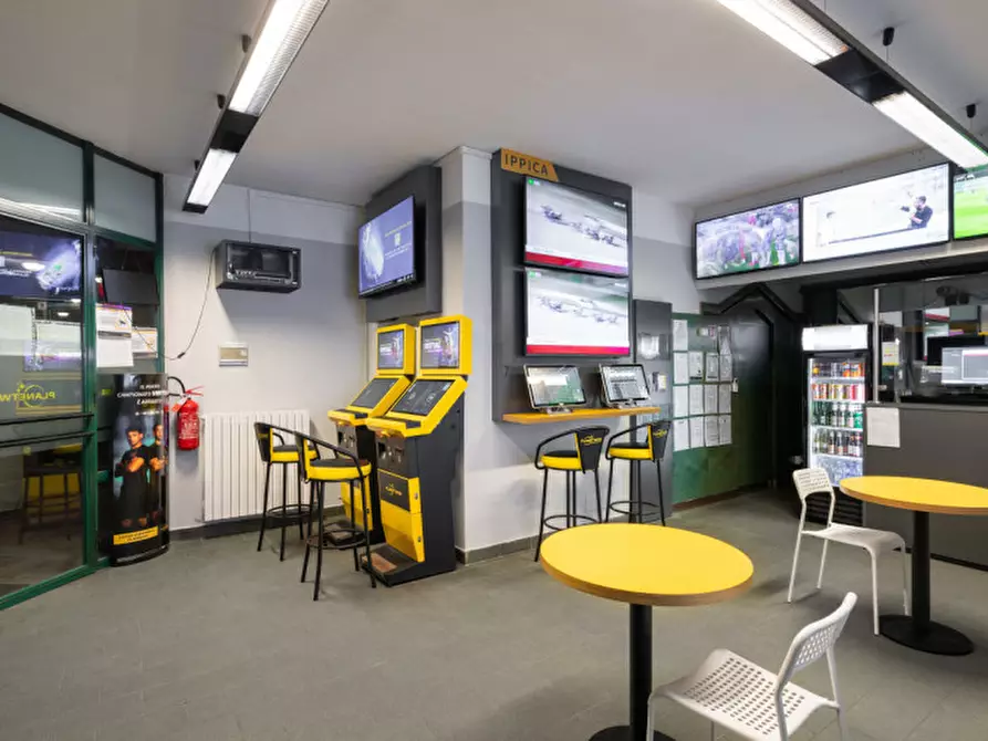 Immagine 3 di Attività commerciale in vendita  in Via Roma 8 a Castrezzato